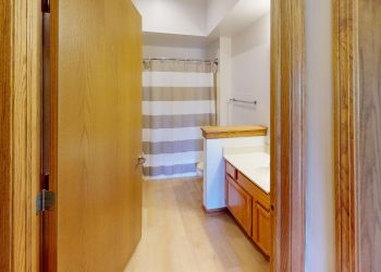 Rivers-Edge-Unit-5025-2-Bed-2-Bath-Bathroom